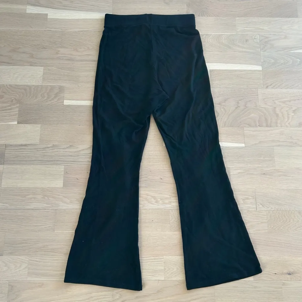 Ljussvarta byxor. Bekväm./ Light black pants. Comfortable.. Jeans & Byxor.