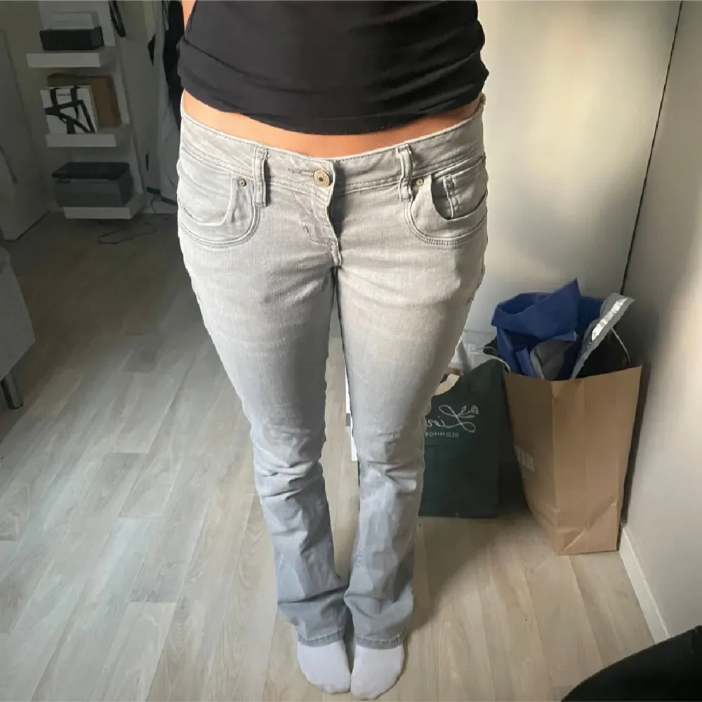 Gråa Ltb jeans! Jättefina och passar de som vanligtvis har ca 36 i storlek.💕. Jeans & Byxor.