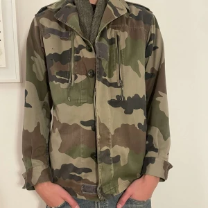 Militär jacka  - Säljer denna as feta militär jacka. Hör av er vid eventuella frågor!