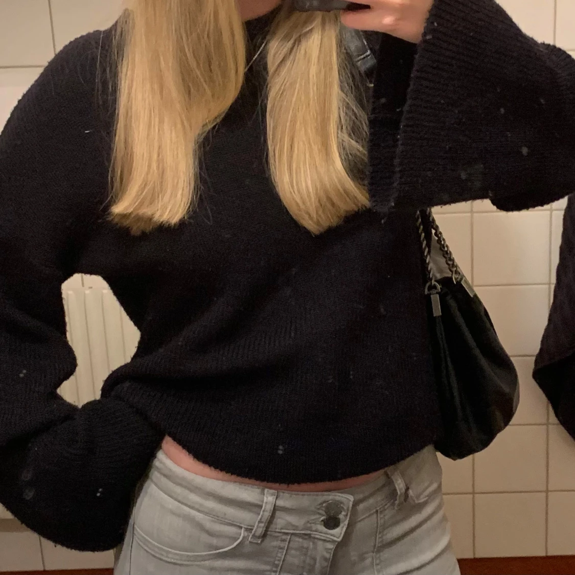 Svart stickad tröja  - 23
