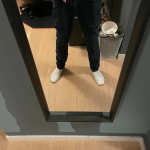 Levis 511 - Slim fit, lite mindre i storlek. W30L30 8/10 skick, inte använt mycket  Skriv till mig vid några frågor. Pris kan diskuteras!