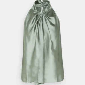 Ljusgrönt satin linne  - Linne från Anna Field i satin material  Regulator fit med utsvängd figur  Helt oanvänd ! 