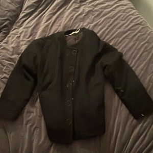 Svart kappa - Svart fin och knappt använd 