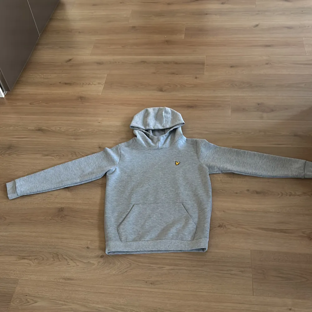 Säljer den då jag inte använder den  Haft på mig den Max 2 gånger  Som ny Nypris 800kr. Hoodies.