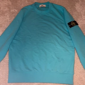 Stone island crewneck  - Jag säljer en Stone island tröja pågrund av att jag aldrig använder den. 