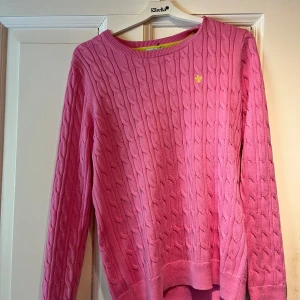 Super fin Morris Lady tröja - Säljer denna super fina Morris tröja då den inte kommer till användning. Nyskick,knappt använd, inga skavanker, storlek L, nypris ca. 1400kr💕🙏🏻