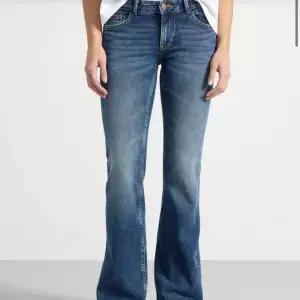 helt nya jeans från lindex, supersnygg färg nu på hösten men tyvärr var de på gränsen till för korta för mig som är 180 cm & jag har tagit bort lappen❤️ skulle tro att innerbenslängden är ca 82!