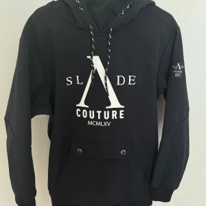 Slade Skidjacka  - Slade skidjacka. Jättefint skick då den endast är använd i några dagar, hög krage med mycket smarta fickor 
