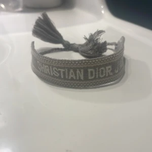 Christian dior armband - Köpt i london på harrods för 3000kr 