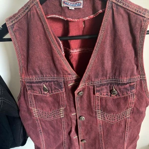 Väst - Superfin retro väst från tidig 2000-tal. 