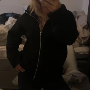 Svart stickad kofta - Perfekt till höst o vintern!