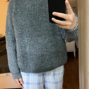 Stickad tröja  - Lite nopprig, se bilder