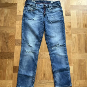 Diesel jeans  - Säljer dessa riktigt snygga och unika jeans från diesel! Märke: diesel  Storlek: w28 