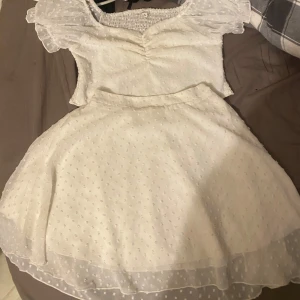 Kjol o tröja jätte fina - Aldrig använd jätte fina men jag använder inte de 