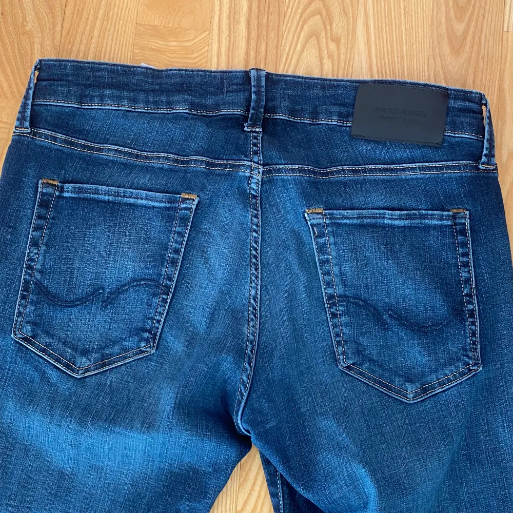 Tjena säljer nu mina Jack and Jones i modellen slim/Glenn. Den är nästa aldrig använd och är i 9/10 skick. Hör av vid minsta fråga. Jeans & Byxor.