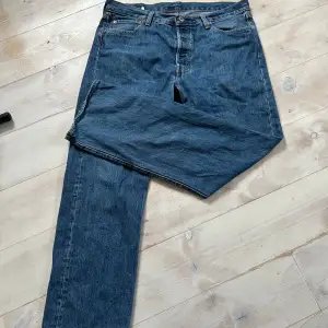 Blåa Levis 501! Bra skick. Hör av er vid frågor!😀💸