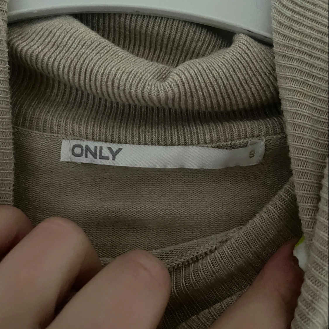 Beige polotröja från ONLY - 91