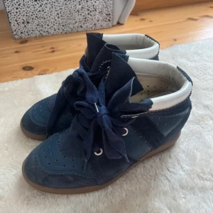 Isabel marant skor - Säljer mina superfina isabel marant skor som inte kommer till användning, skriv till mig vid intresse. Köpte här på plick för ca 3000, bra skick.❤️❤️