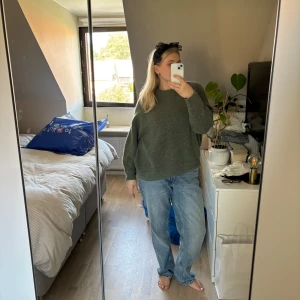 Grön stickad mohairtröja  - Hej! 💚säljer min gröna stickade tröja nu då den inte kommer till användning. Den är i fint skick. 💞