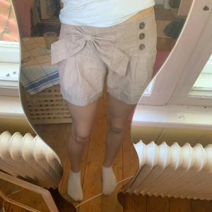 Shorts - Shorts med fina detaljer, inga defekter.