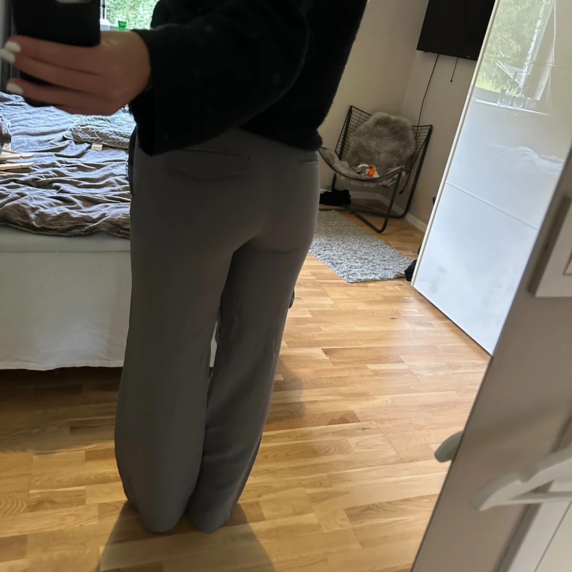 Gråa kostymbyxor  - 90