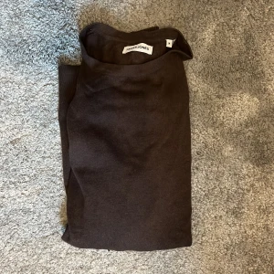 Stickad tröja  - Fräsch stickad tröja från Jack and Jones. Oanvänd och jätte fin tröja. Skriv vid frågor😊