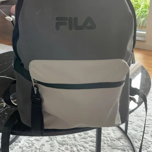 FILA ryggsäck - Grå ryggsäck i nyskick 