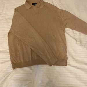 Piké tröja  - Snygg tröja som inte kommer till användning.  Storlek: M