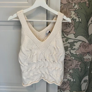 Stickad tröja - Bra skick från Zara. 