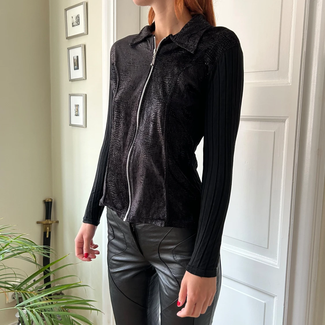 Svart mönstrad tröja - 91