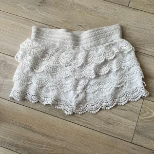 Spetsshorts - Vita spetsshorts