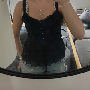 Söt topp - Jättegullig topp jag köpte på Vinted som inte satt riktigt som jag ville. Från abercrombi.Hör av er!!🤍🤍