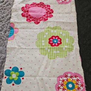 2 st panellängder Nytt  - 2 st nya panellängder som är köpta för många år sedan på NK.  Tyvärr blev dom bara liggandes. Nypris 899 kr .längd 225 bredd 40,5 