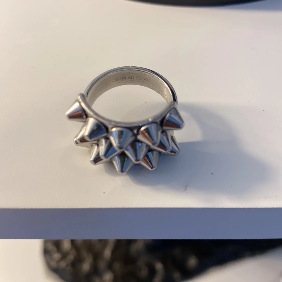 Edblad ring med nitar💗 - 91