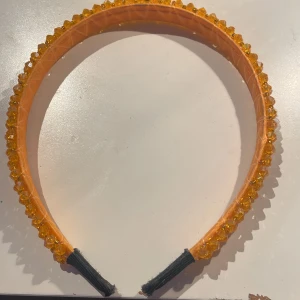 Orange Diadem - Orange nytt diadem från Glitter. Har aldrig använt förut.