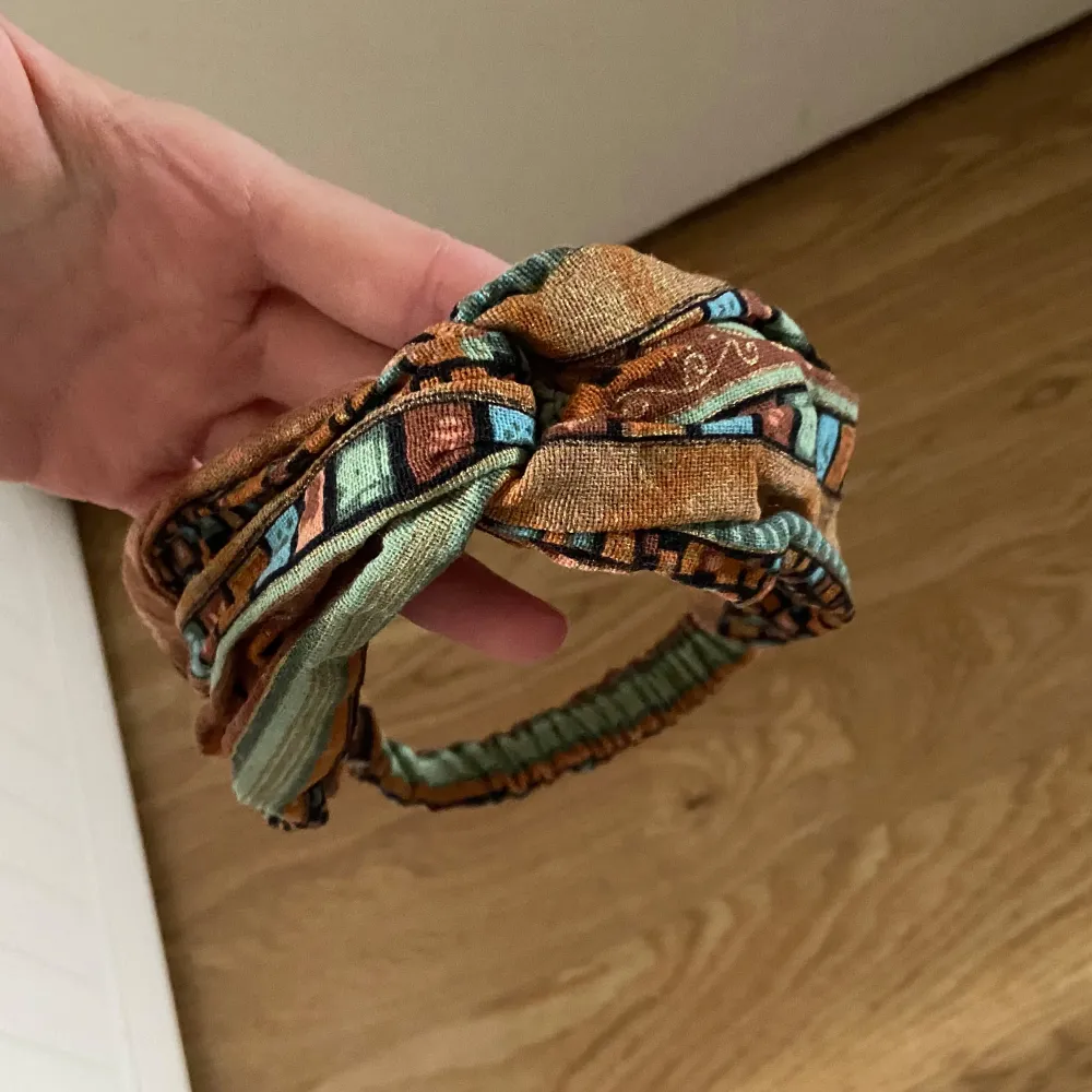 Superfint hårband, aldrig använt.. Accessoarer.