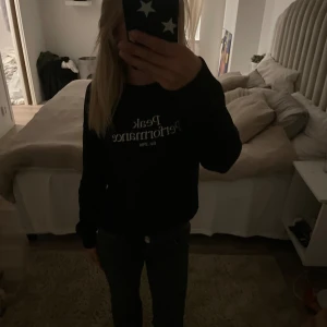 Peak performance tröja  - Peak performance tröja från kids brand store. Jätte fin, använd några ggr men fortfarande i bra skick 