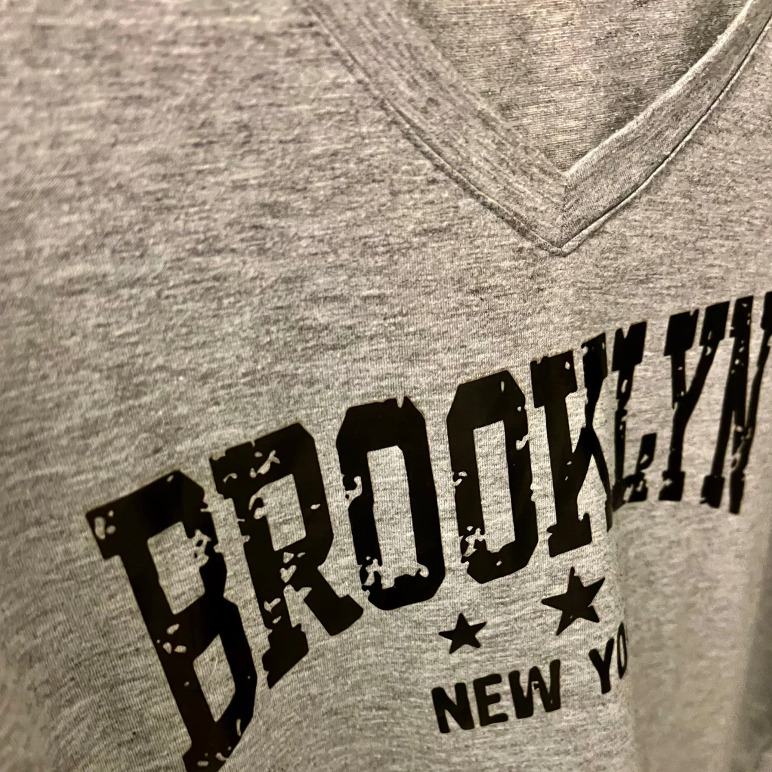 Grå t-shirt med Brooklyn-tryck - 1
