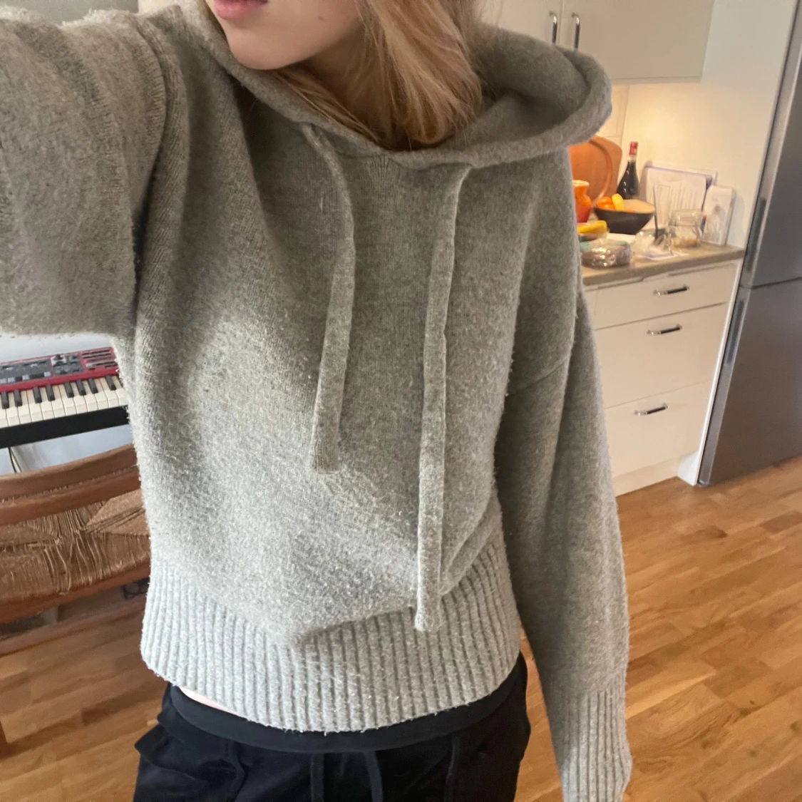 Grå stickad hoodie från Zara - 2