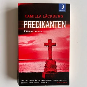 Predikanten - Kriminalroman av Camilla Läckberg, 'Predikanten', utgiven av Månpocket. Perfekt för dig som gillar spännande och mogna kriminalromaner. Oläst.