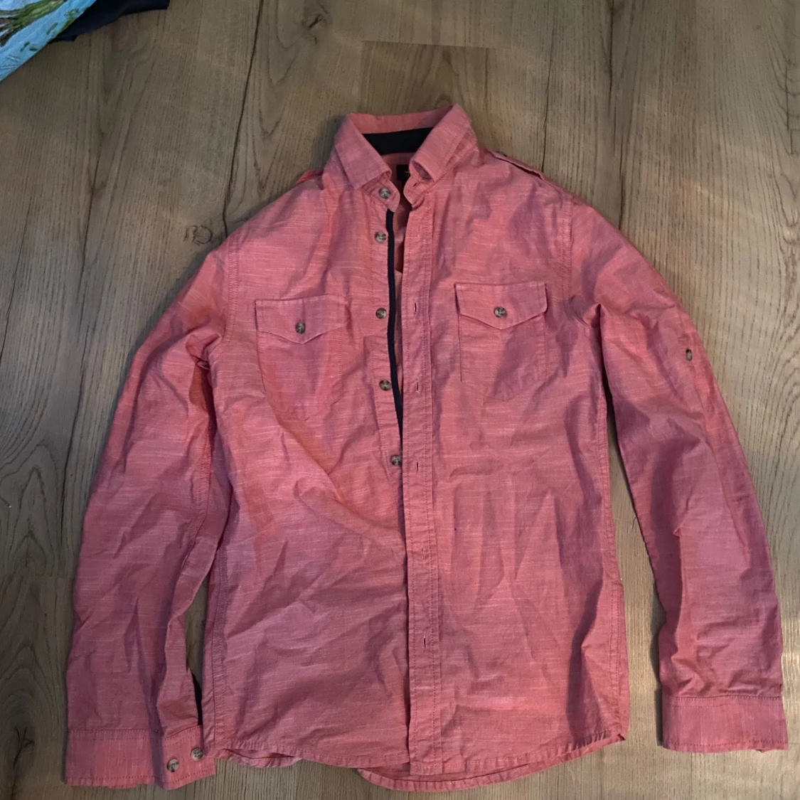 Röd/rosa skjorta från H&M