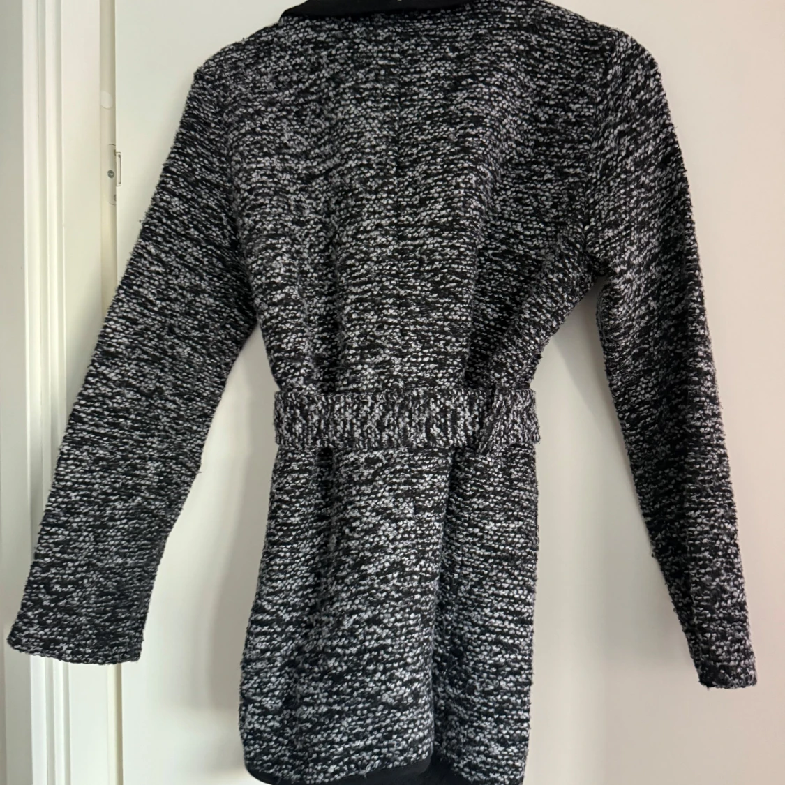 Svart och grå stickad klänning från Boohoo - 1