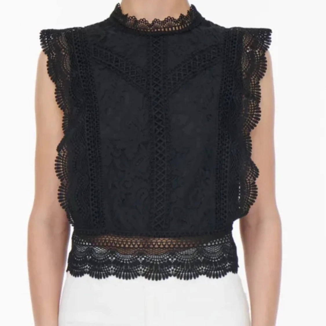 Svart spetsblus från Only med prislapp kvar 