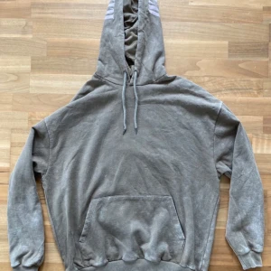 Reclaimed Vintage Hoodie - Reclaimed vintage, oversized hoodie in great condition! The size is small. You can pick it up in Helsingborg, Sweden or have it shipped to you.