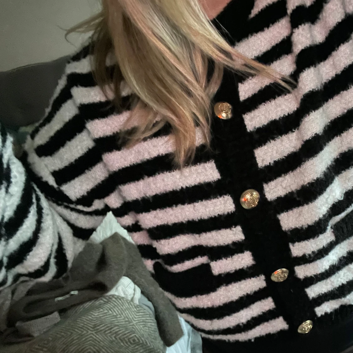 Randig kofta med guldknappar - 3