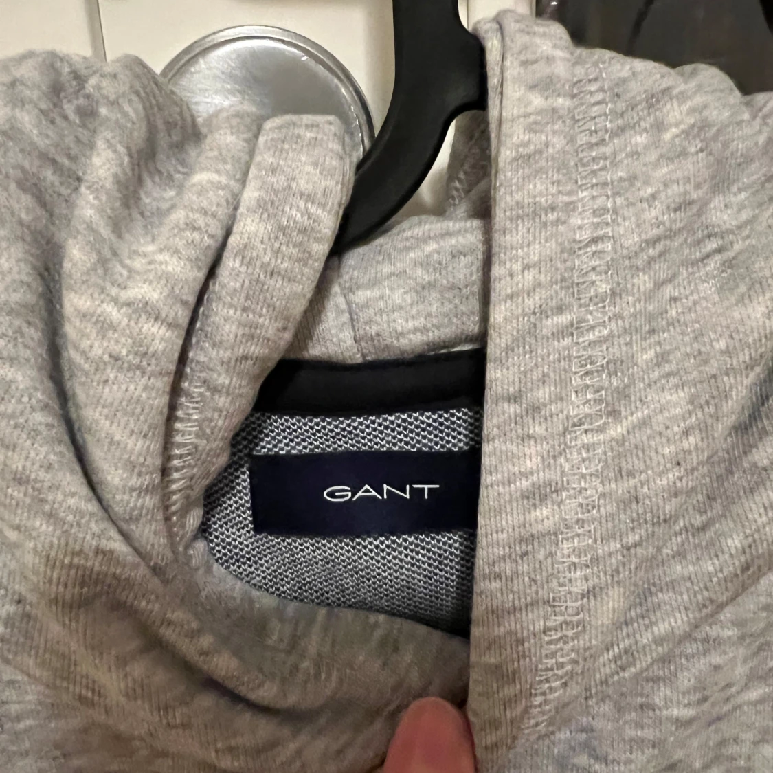 Grå hoodie från GANT - 2