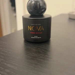 Nova Ambre Royale Parfym - Alver royale från Nova scents, test sprayad enbart, 50ml. Deras take på Clive Christian Blonde Amber.  Limited Edition