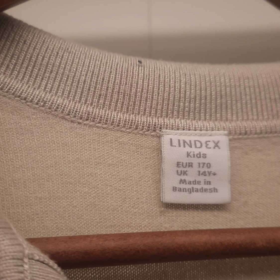 Beige pikétröja från Lindex - 2