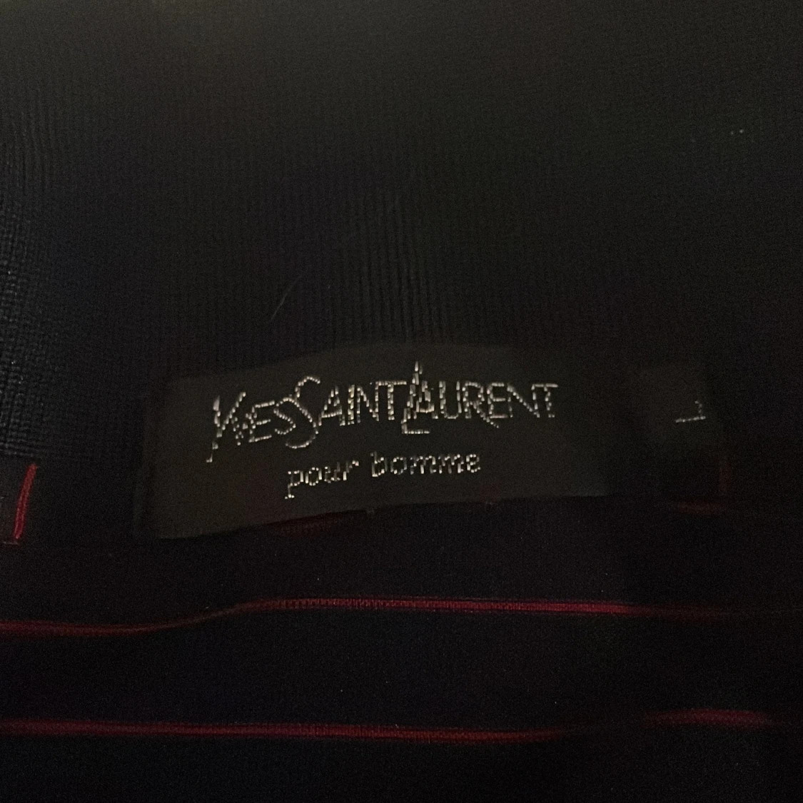 Svart och röd randig pikétröja från Yves Saint Laurent - 92