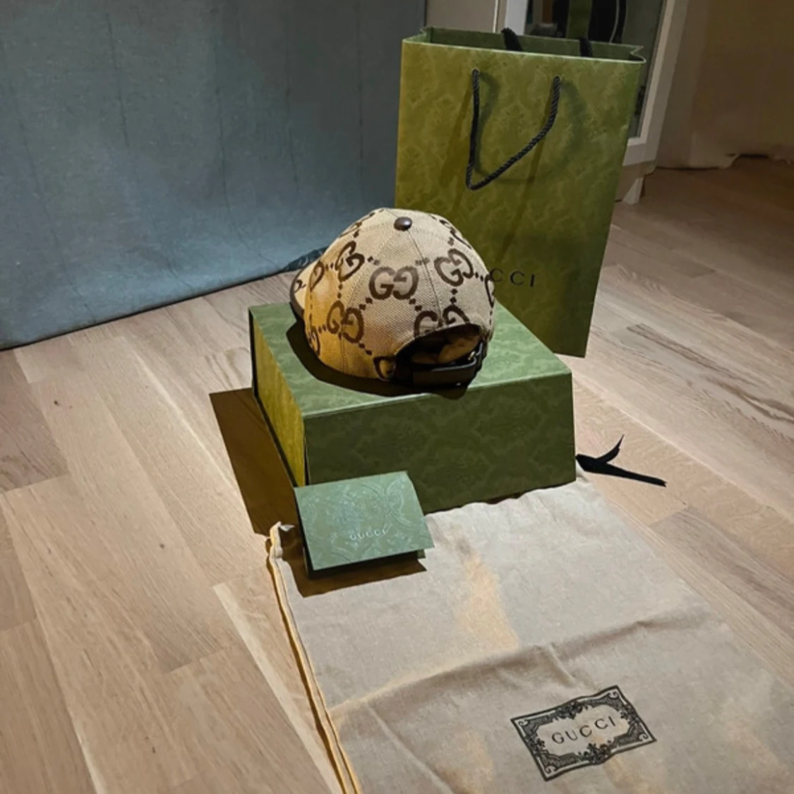 Beige keps från Gucci - 1